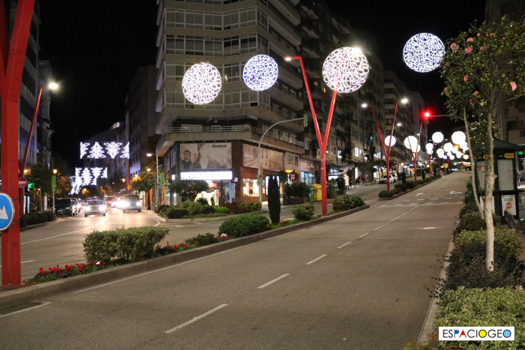 Iluminación Navidad Calle Camelias y López Mora